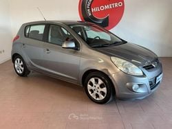 Grigio scuro Usata 2012 Hyundai i20 Edition Tre volumi | 3290 € (Buon prezzo)