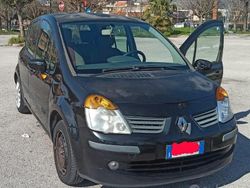 Nero Usata 2005 Renault Modus Monovolume | 2300 €