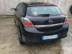 Nero Usata 2010 Opel Astra GTC Sport Tre volumi | 3000 € (Buon prezzo)