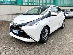 Bianco Usata 2017 Toyota Aygo X-play Due volumi | 8800 € (Buon prezzo)