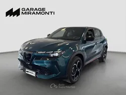 Blu Nuova 2025 Alfa Romeo Junior SUV | 31.900 € (Molto cara)