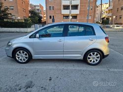 Usata 2005 VW Golf Plus Cross Monovolume | 2000 € (Molto cara)