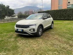 Beige Usata 2023 VW T-Roc Life SUV | 22.900 € (Buon prezzo)