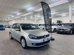 Argento Usata 2011 VW Golf Highline Tre volumi | 6900 € (Buon prezzo)