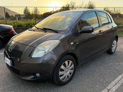 Grigio Usata 2008 Toyota Yaris Due volumi | 2599 € (Buon prezzo)