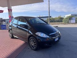 Nero Usata 2007 Mercedes A180 Elegance Tre volumi | 2200 € (Cara)