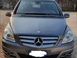 Grigio Usata 2008 Mercedes 180 Tre volumi | 6500 € (Ottimo prezzo)