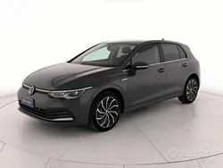 Dolphin grey metallizzato Usata 2022 VW Golf VIII Style Tre volumi | 21.900 € (Super prezzo)
