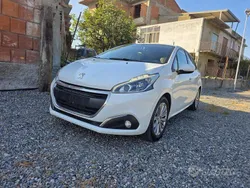 Usata 2017 Peugeot 2008 SUV | 7999 € (Super prezzo)