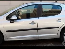 Usata 2009 Peugeot 207 Tre volumi | 2500 € (Ottimo prezzo)