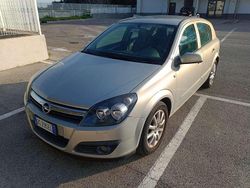 Argento Usata 2006 Opel Astra Tre volumi | 3800 € (Molto cara)