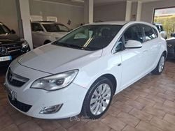 Bianco Usata 2010 Opel Astra Cosmo Tre volumi | 4300 € (Buon prezzo)