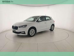 Bianco luna metallizzato Usata 2022 Skoda Fabia Ambition Tre volumi | 14.900 € (Buon prezzo)