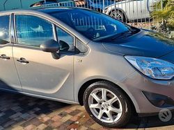 Grigio Usata 2011 Opel Meriva Cosmo Monovolume | 3800 € (Buon prezzo)