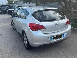 Grigio Usata 2011 Opel Astra Tre volumi | 4000 € (Buon prezzo)