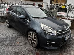 Nero Usata 2016 Kia Rio Tre volumi | 6100 € (Buon prezzo)