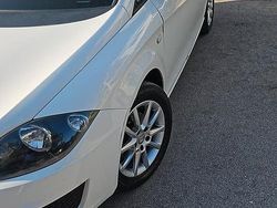Bianco Usata 2011 Seat Leon Style Tre volumi | 4350 € (Ottimo prezzo)