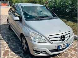 Grigio Usata 2009 Mercedes B180 Monovolume | 2700 € (Buon prezzo)