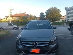 Grigio Usata 2015 Mercedes B200 Monovolume | 11.000 € (Buon prezzo)