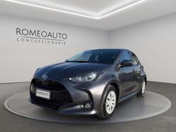 Grigio Usata 2022 Toyota Yaris Hybrid Business Edition Tre volumi | 17.490 € (Buon prezzo)