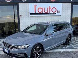Grigio pastello Usata 2024 VW Passat R-line Station wagon | 28.900 € (Super prezzo)