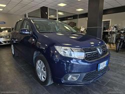 Blu/azzurro Usata 2017 Dacia Sandero Lauréate Due volumi | 6890 € (Ottimo prezzo)