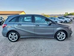 Grigio scuro metallizzato Usata 2017 Mercedes B180 AMG Monovolume | 16.500 € (Cara)