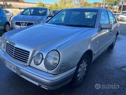 Grigio Usata 1996 Mercedes E230 Elegance Tre volumi | 1250 €