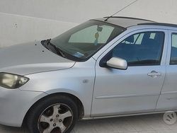 Grigio Usata 2004 Mazda 2 Tre volumi | 2100 € (Buon prezzo)