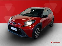 Chilli red black Usata 2023 Toyota Aygo Trend Due volumi | 15.990 € (Buon prezzo)
