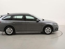 Usata 2022 Skoda Octavia Executive Station wagon | 18.090 € (Buon prezzo)