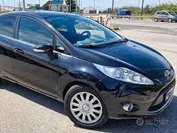 Nero Usata 2010 Ford Fiesta Titanium Due volumi | 4800 €