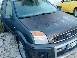 Usata 2008 Ford Fusion Due volumi | 2000 € (Buon prezzo)