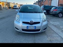 Grigio Usata 2009 Toyota Yaris Tre volumi | 3700 €