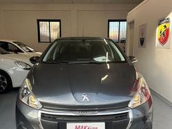 Grigio Usata 2017 Peugeot 208 Active Due volumi | 7950 € (Buon prezzo)