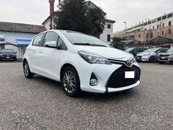 Bianco Usata 2016 Toyota Yaris Lounge Tre volumi | 9900 € (Buon prezzo)