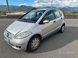 Grigio Usata 2005 Mercedes A180 Elegance Tre volumi | 1500 € (Cara)