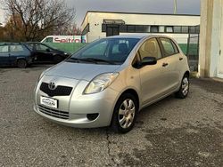Argento Usata 2008 Toyota Yaris Tre volumi | 4790 € (Buon prezzo)