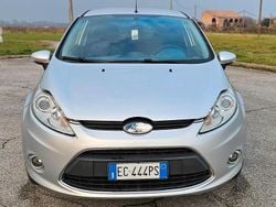 Argento Usata 2010 Ford Fiesta Tre volumi | 2800 € (Buon prezzo)
