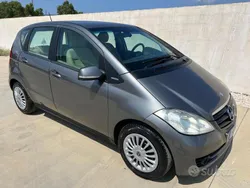 Grigio Usata 2010 Mercedes A150 Elegance Tre volumi | 3300 € (Buon prezzo)