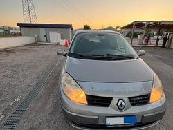 Käytetty 2005 Renault Scénic II Tila-auto | 2300 € (Kallis)