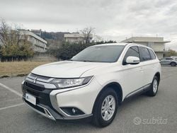 Bianco Usata 2021 Mitsubishi Outlander Intense SUV | 19.490 € (Buon prezzo)