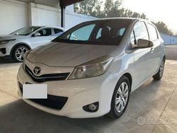 Bianco Usata 2013 Toyota Yaris Style Tre volumi | 6290 € (Buon prezzo)