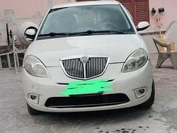 Usata 2009 Lancia Ypsilon Due volumi | 2000 €