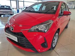Rosso Usata 2019 Toyota Yaris Cool Tre volumi | 13.300 € (Cara)