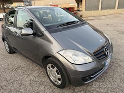 Grigio Usata 2009 Mercedes A150 Avantgarde Tre volumi | 1950 € (Buon prezzo)