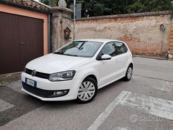 Bianco Usata 2011 VW Polo Comfortline Tre volumi | 7500 € (Cara)