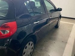 Nero Usata 2008 Renault Clio III Dynamique Tre volumi | 3200 € (Buon prezzo)
