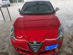 Rosso Usata 2015 Alfa Romeo Giulietta Distinctive Tre volumi | 8000 € (Buon prezzo)
