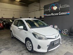 Bianco Usata 2013 Toyota Yaris Hybrid Lounge Tre volumi | 7490 € (Buon prezzo)